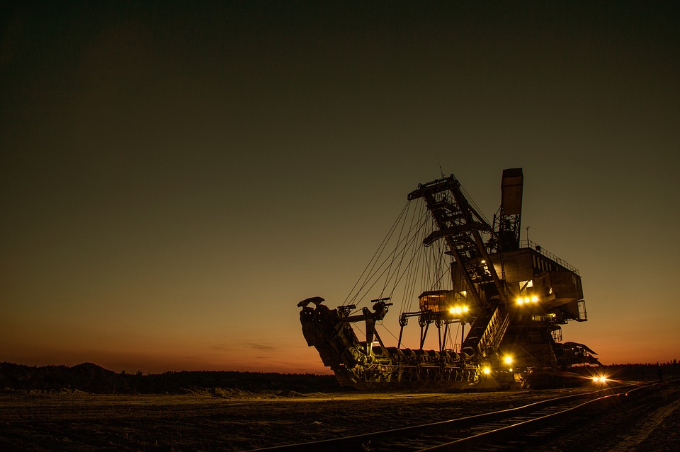 mining-excavator-1736289_960_720223.jpg